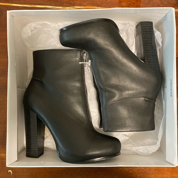 Steve Madden Booties - Picture 6 of 8
